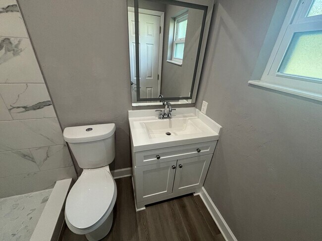 Building Photo - Beautifully Remodeled Home / Plenty of Add...