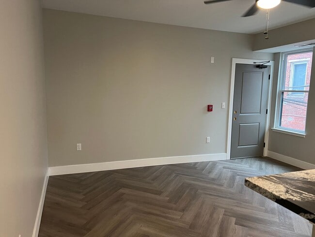 Building Photo - eml649