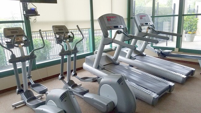 Building Photo - 2429 Locust St