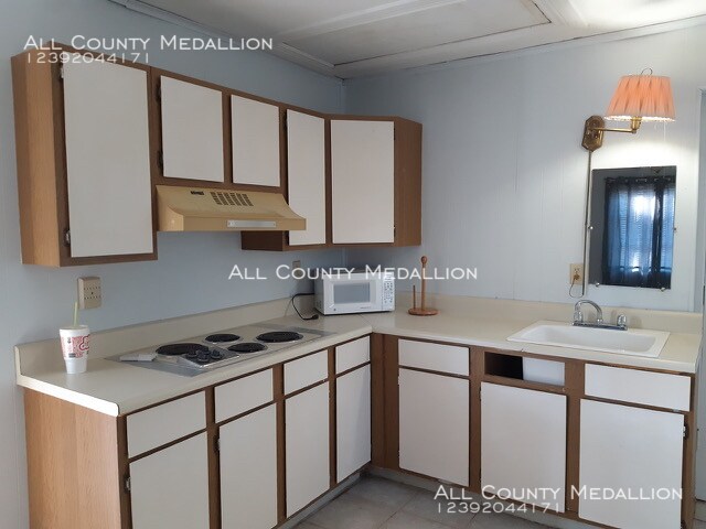 Building Photo - One Room Efficiency Suite in Naples, Florida