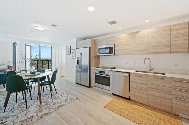 Building Photo - 121 NE 34th St