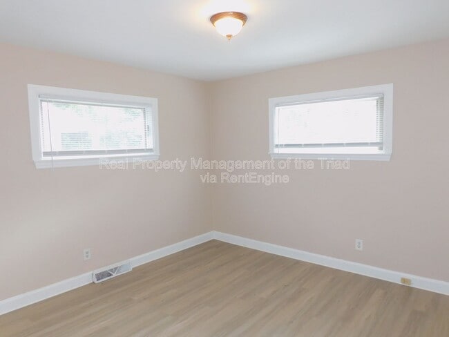 Building Photo - 915 Idlewood Dr