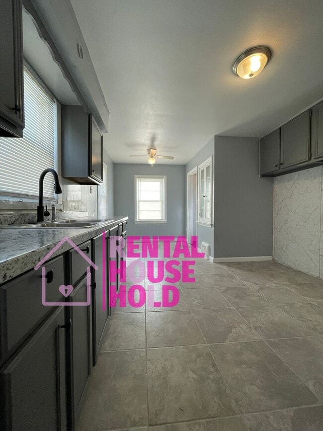 Building Photo - Cozy 3-Bedroom Bungalow for Rent: A Perfec...