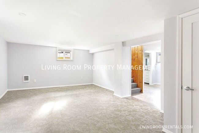 Building Photo - 4124 SE 11th Ave