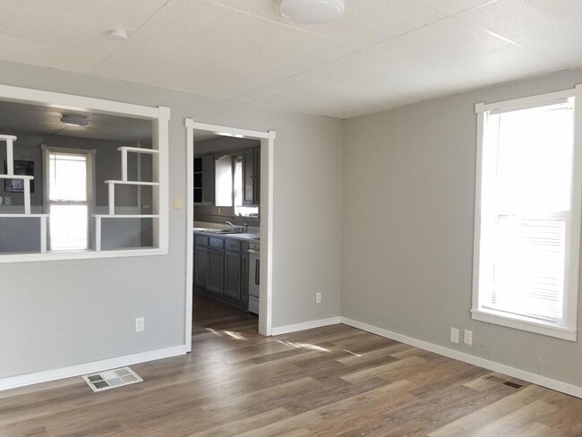 Building Photo - PRE-LEASING Available June 1, 2025. Proper...