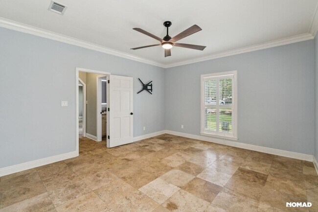 Building Photo - Spacious 4BR House in Pensacola; Pool