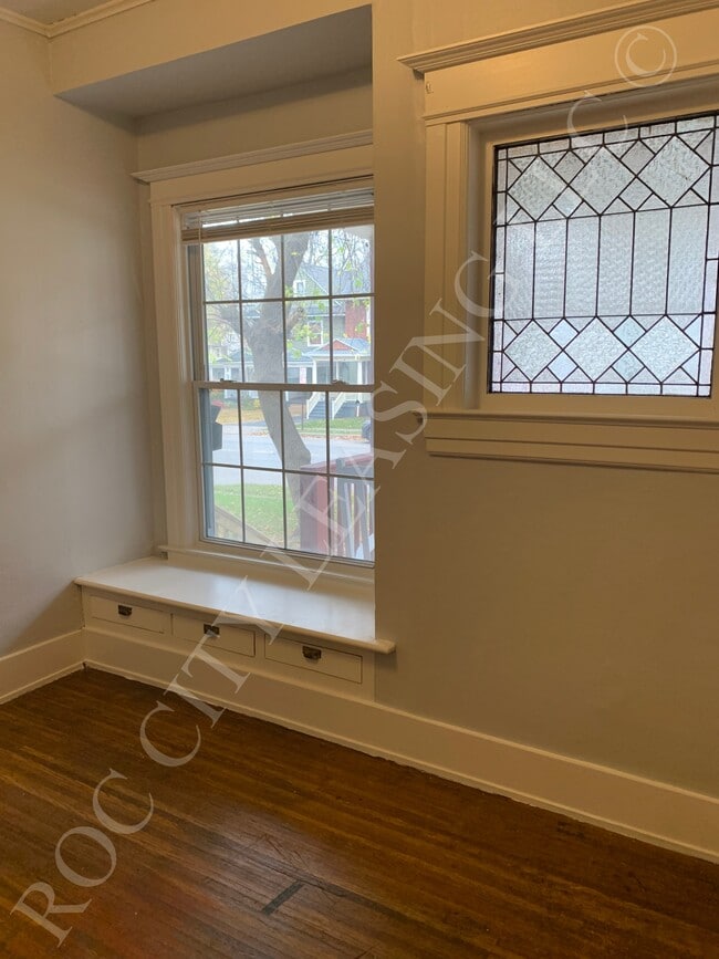 Building Photo - 1079 Monroe Ave