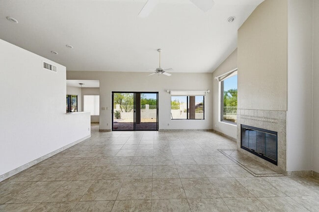 Building Photo - 17422 Flat Rock Dr