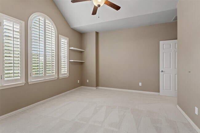 Building Photo - 921 Pine Burst Dr