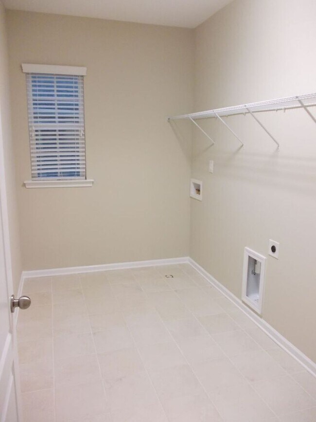 Building Photo - Spacious 4 Bedroom Home in Cox Mill School...