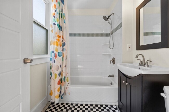 Building Photo - 53 Montvale St