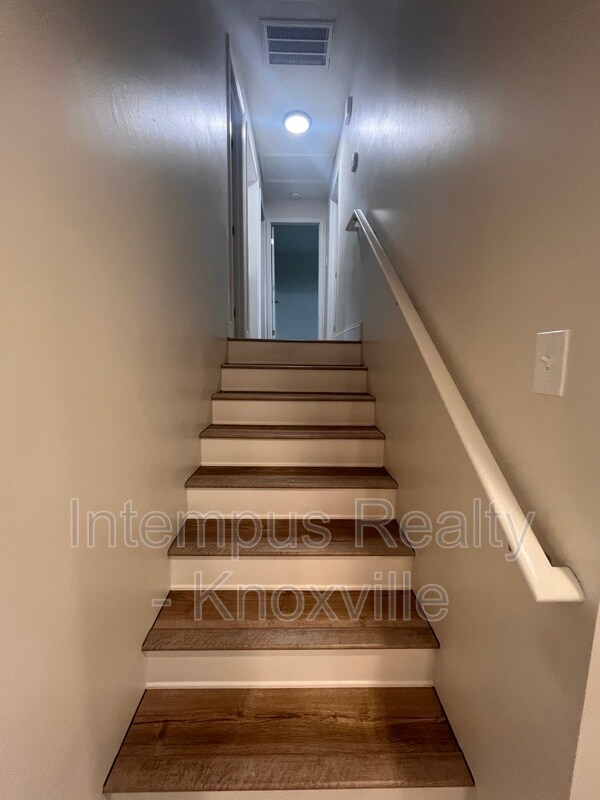 Building Photo - 228 Duzane Dr