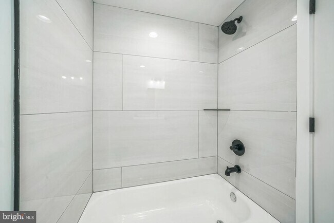 Building Photo - 1309 S 32nd St
