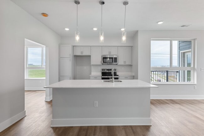 Building Photo - Larkspur - Building B