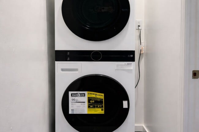 Building Photo - 68-51-68-53 Clyde St