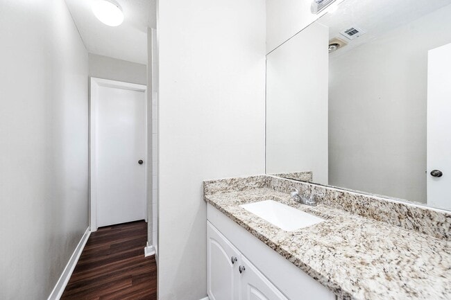 Building Photo - 1922 Arcadia Dr