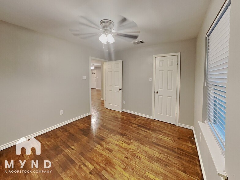 Building Photo - 509 Cynisca St