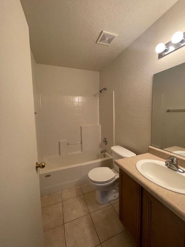 Building Photo - Great Sparks Townhouse!