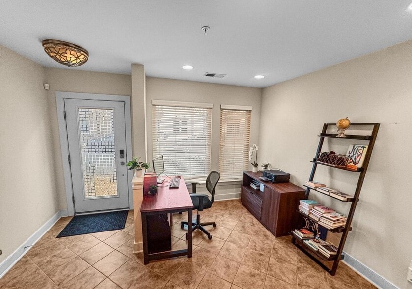 Building Photo - 5610 45th Ave