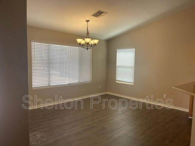 Building Photo - 25652 W Magnolia St