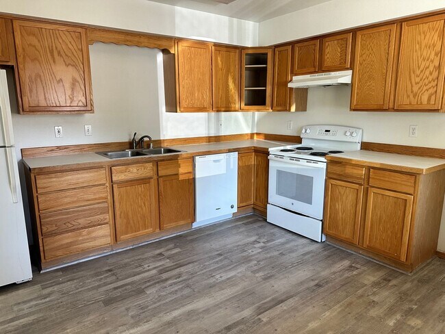 Building Photo - 209 N Pondera Ave