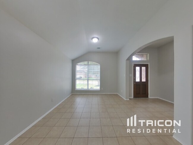 Building Photo - 20318 Yosemite Falls Dr