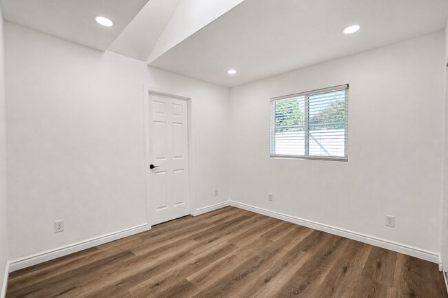 Building Photo - 5822 Virginia Pl