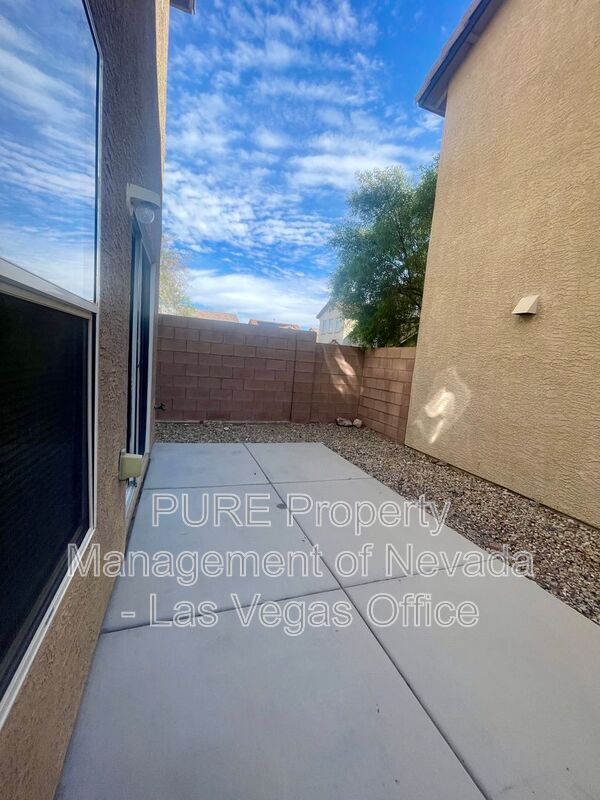 Building Photo - 126 Solidago Ave