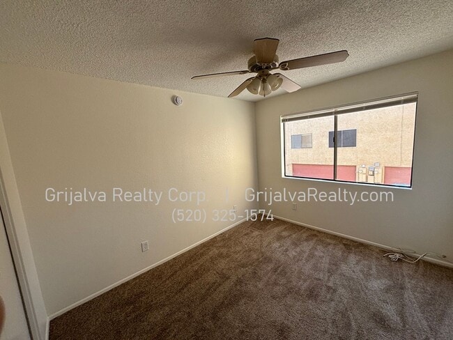 Building Photo - Beautiful Multi-story Townhouse near Tucson Racquet and Swim Club (Prince/Country Club)
