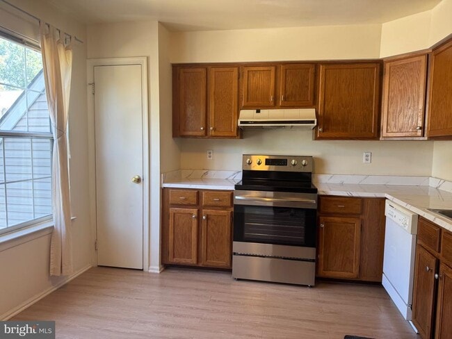 Building Photo - 4711 Leyden Way