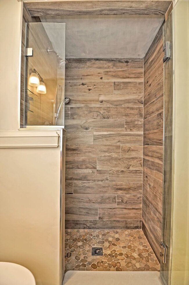 Building Photo - Granite Pier