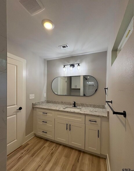 Building Photo - 305 Post Oak Dr