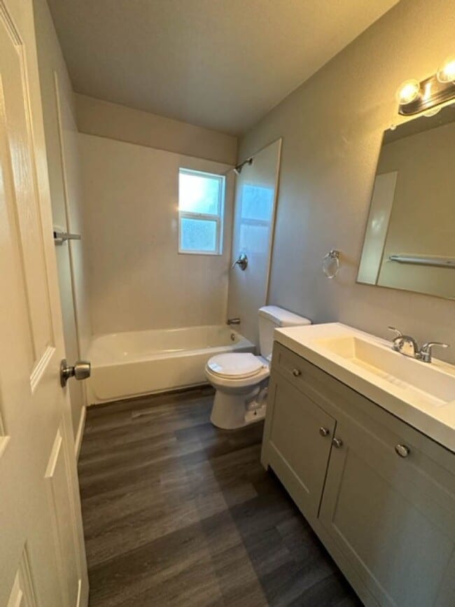 Building Photo - Desirable 3 bedroom 2 bath home