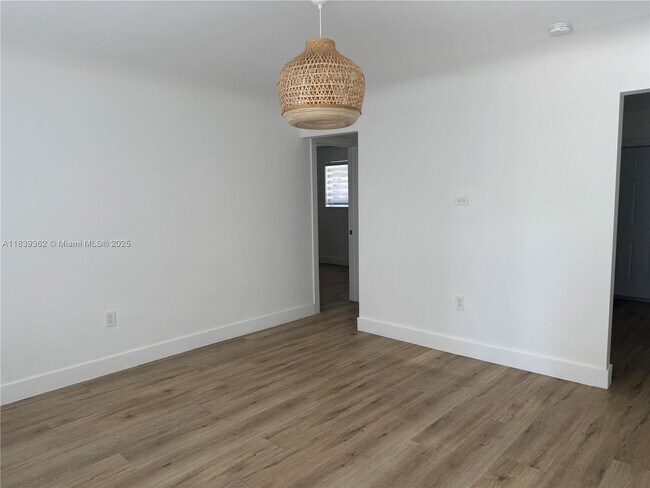 Building Photo - 1300 NE 110th St