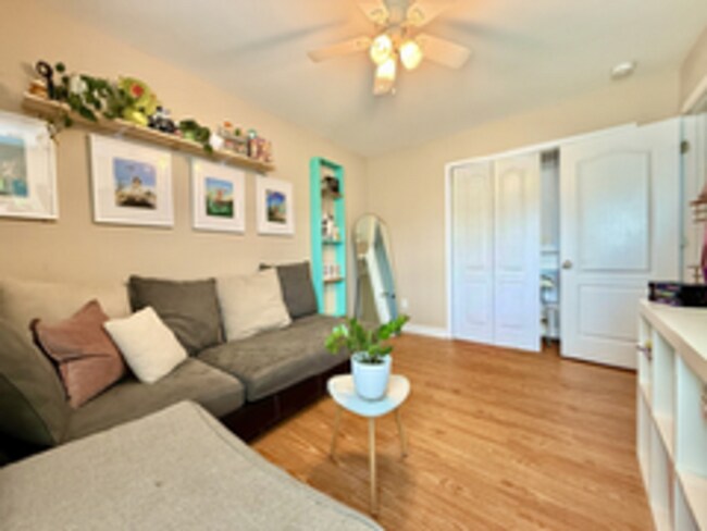 Building Photo - Windsor Park 3BR/2 car garage/fenced!