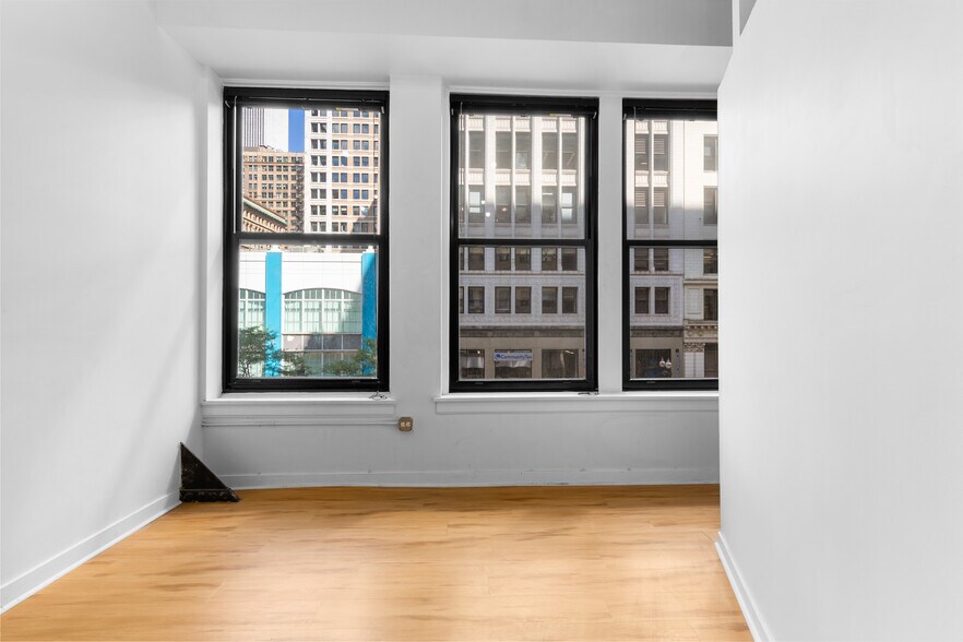 Building Photo - 20 N State St