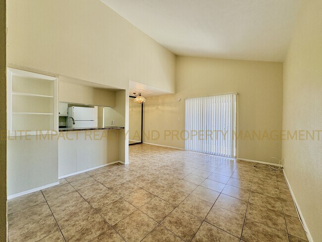 Building Photo - 1620 N Wilmot Rd