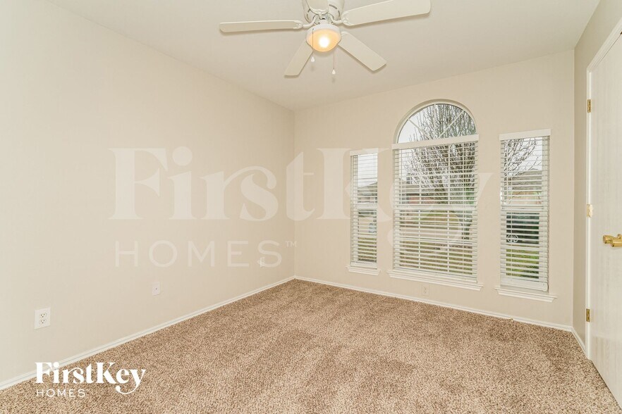 Building Photo - 207 Amherst Dr