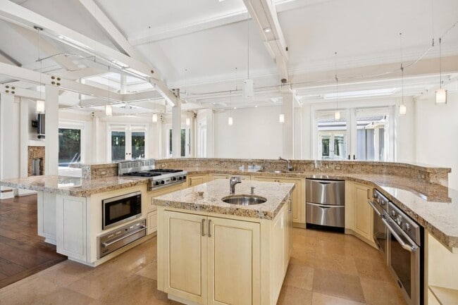 Building Photo - 39 Faxon Rd