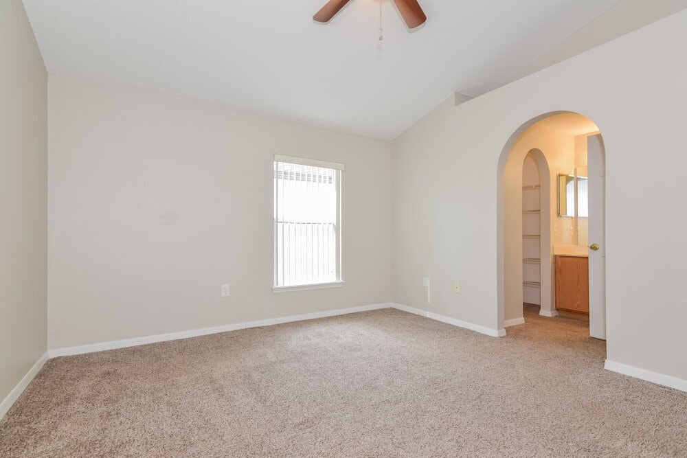 Building Photo - 5919 Lake Front Dr