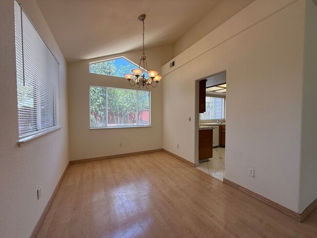 Building Photo - 581 Hellyer Ave