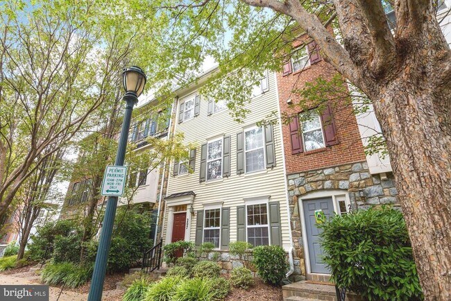 Building Photo - 207 Garden View Way