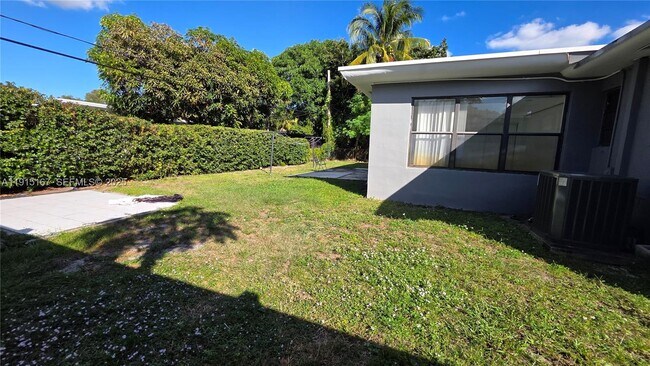 Building Photo - 525 NE 132nd Terrace