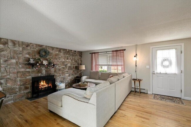 Building Photo - 114 Fieldstone Dr