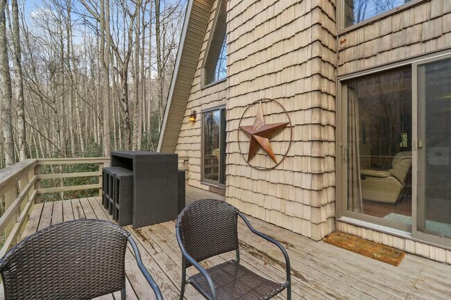 Building Photo - 364 Locust Ridge Rd