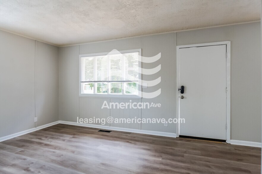 Building Photo - 1405 18th Pl SW