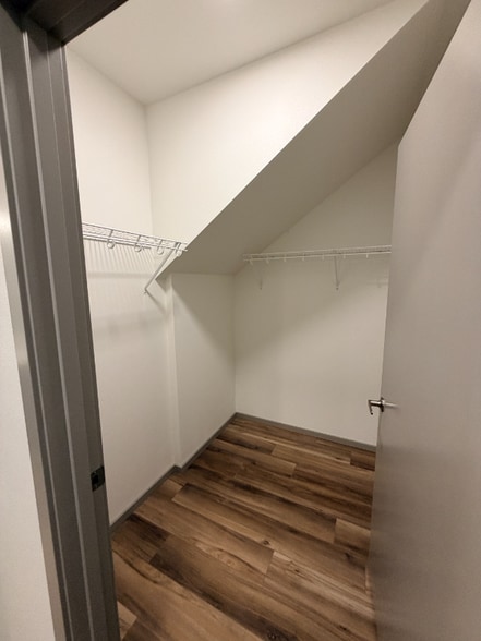 Building Photo - 2950 NE 11th St