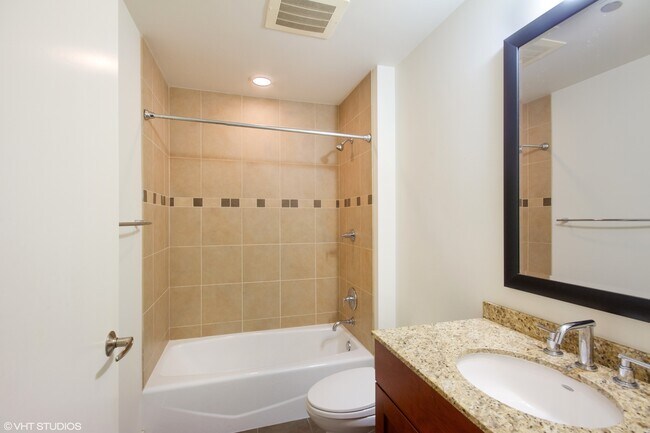 Building Photo - 505 N McClurg Ct
