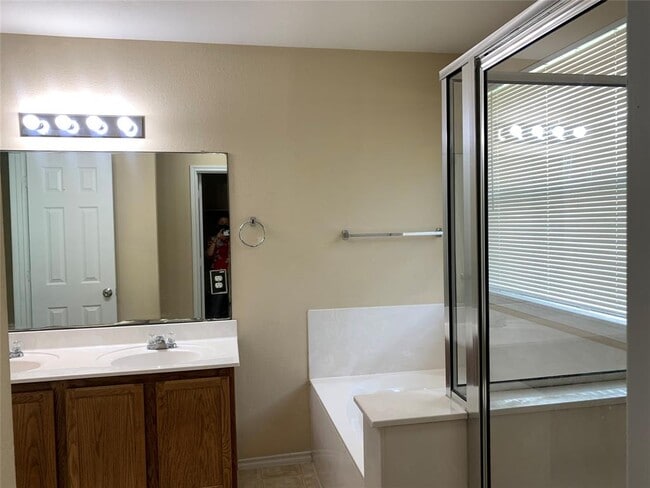 Building Photo - 2338 Green Meadows Ln