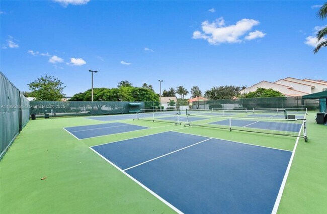 Building Photo - 484 Commodore Cir